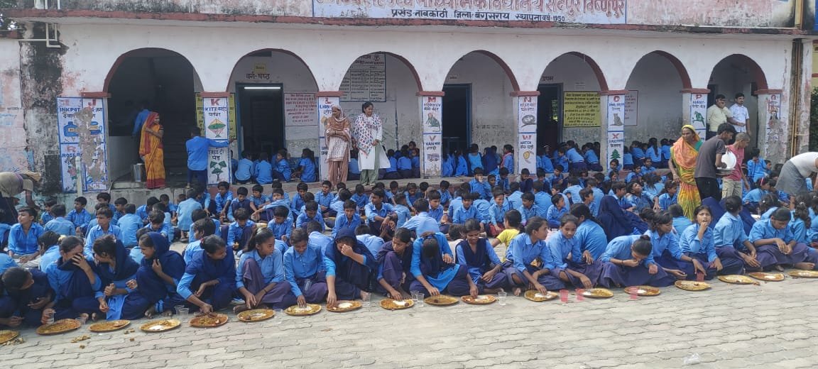 नावकोठी : विष्णुपुर के दो विद्यालयों में तिथि भोज का आयोजन