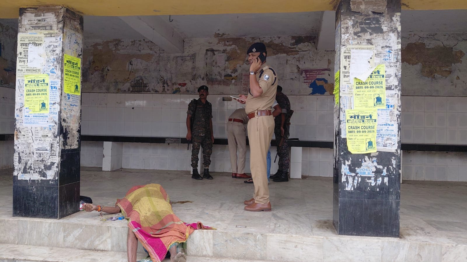 हिसुआ बस स्टैंड के यात्री शेड में 44 वर्षीय व्यक्ति का शव बरामद